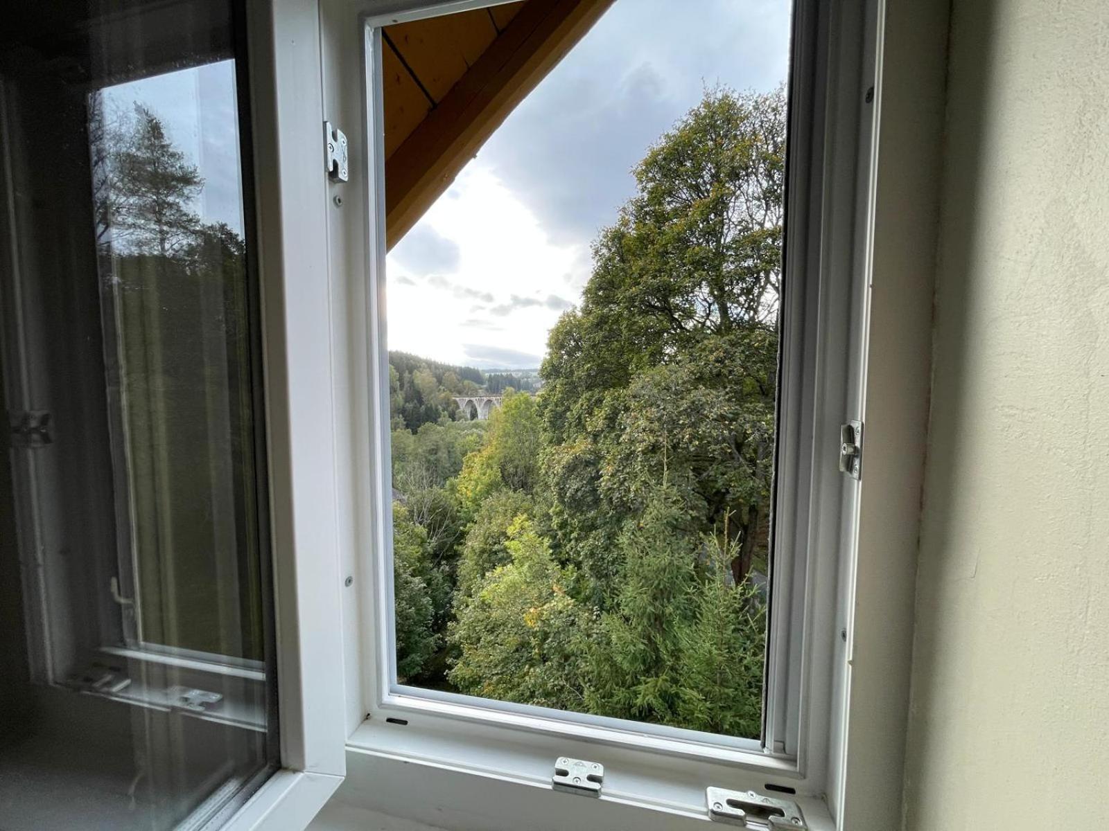 Suite mit Bergblick